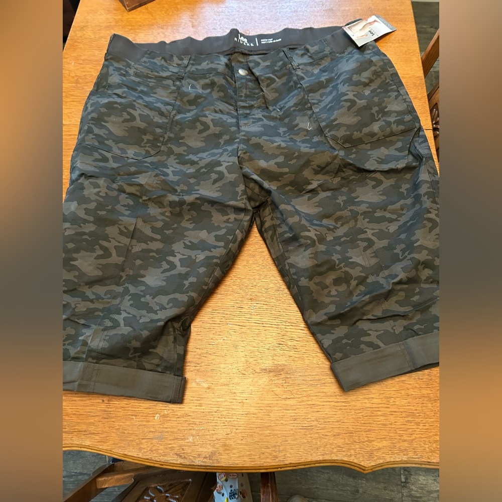 New Lee Riders  plus size 26W M regular fit midrise camouflage utility skimmer